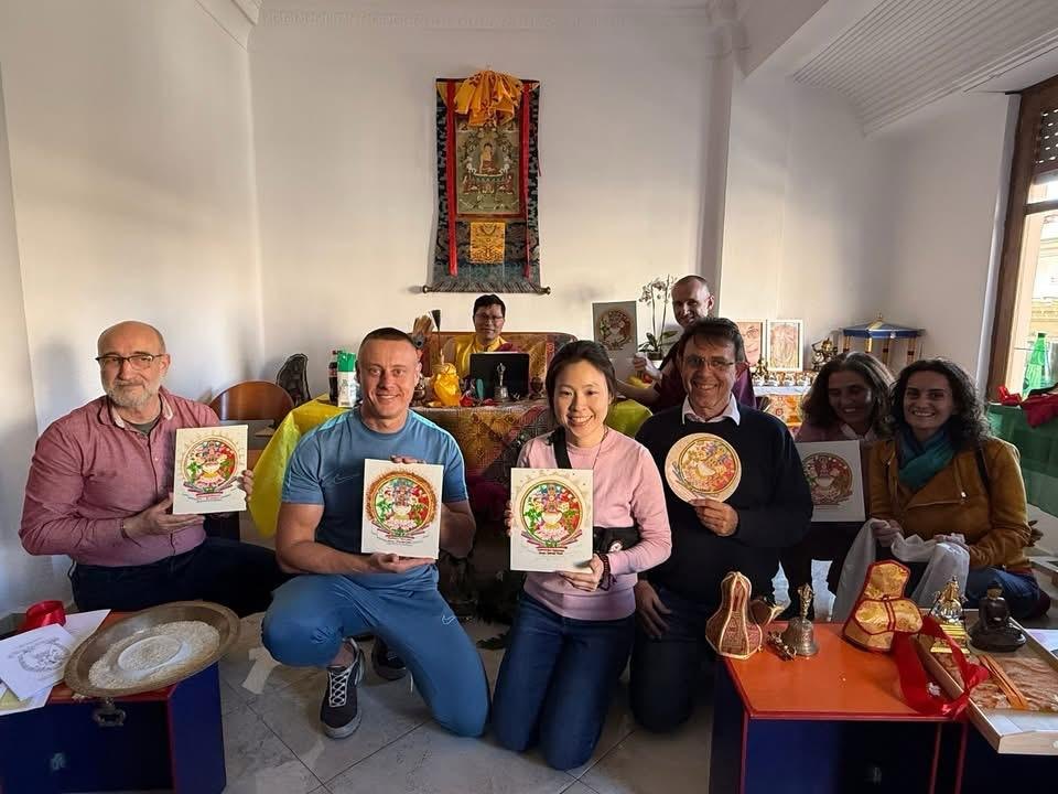 向社区赠送 Dzongpa Europa 标志，2026年