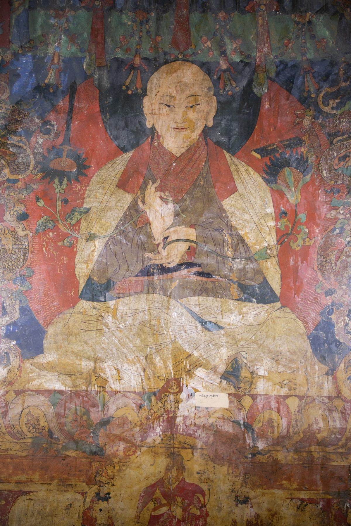萨千昆嘉宁波（1092–1158），萨迦派五位开宗祖师中的第一位。历史壁画，贡噶确德寺，西藏拉孜。